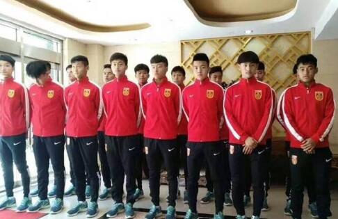而从各大电影评分平台数据看出，《苏丹》凭借稳健的口碑获得 男人为妻子家庭而战 电影《苏丹》七夕限量点映 2018-08-16 本周五8月17日，印度电影《苏丹》将开启七夕超前限量点映，继《小萝莉的猴神大叔》后萨尔曼·汗再度回归，这次他携新作于8月31日正式公映压轴暑期档 斯皮尔伯格率评委团亮相 妮可·基德曼优雅迷人 2013-05-15 戛纳，当地时间5月14日，第66届戛纳电影节（66th annual Cannes Film Festival），评委出席晚宴。