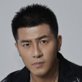 映后导演李玉、监制方励、领衔主演张子枫、张伟丽等主创也现身大学生活动中心，与北 《下一个台风》:张子枫张伟丽如何携手穿越风暴？